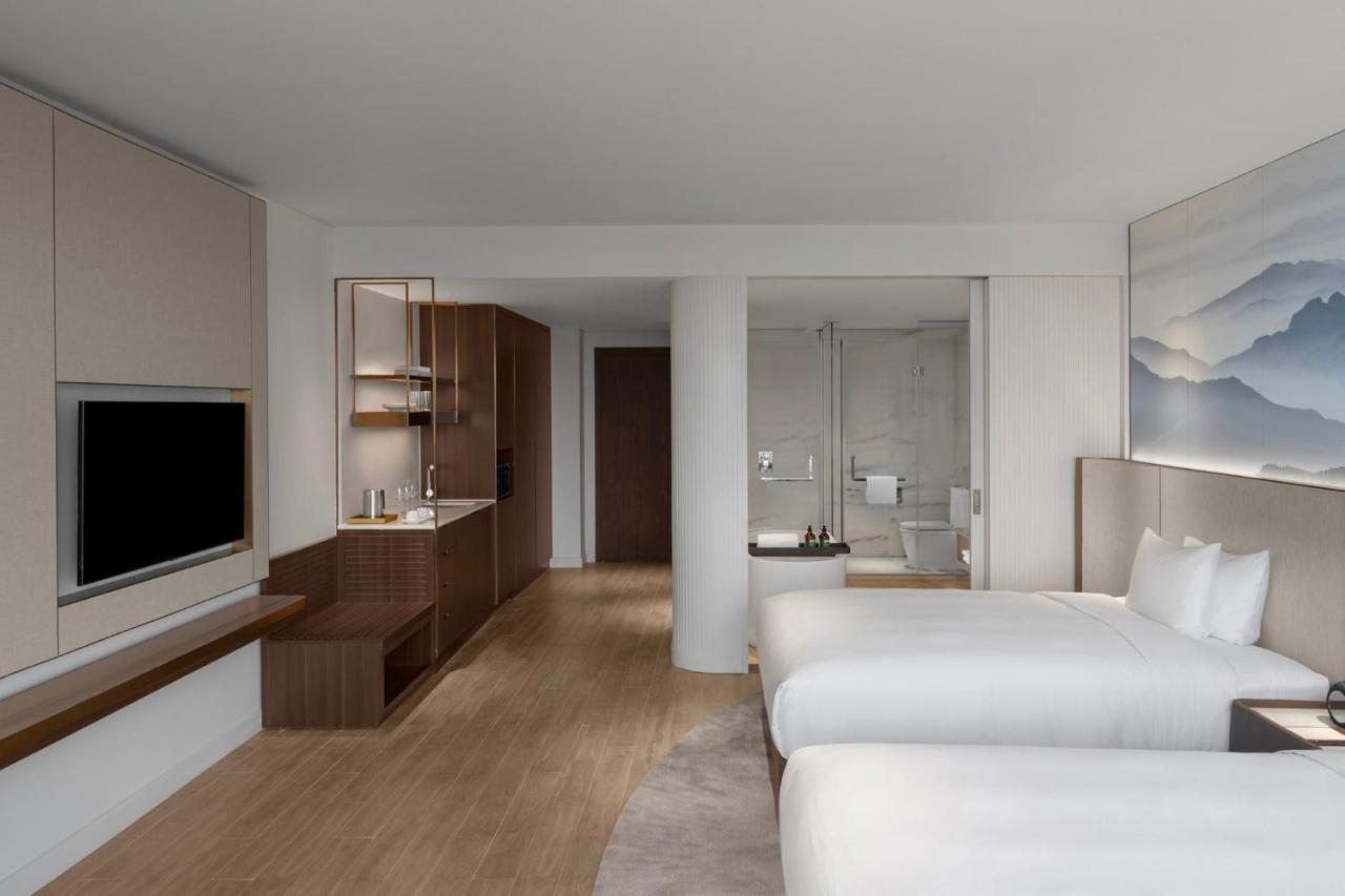 Crowne Plaza Vinh Yen City Centre By Ihg Exterior photo